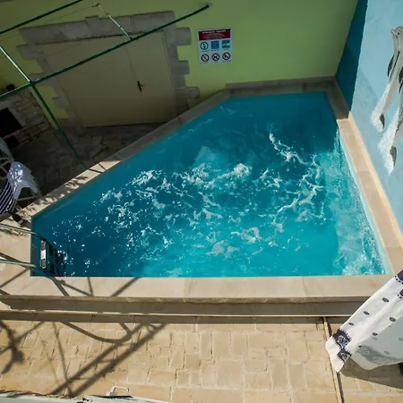 House Jaka 2 Hébergement de vacances