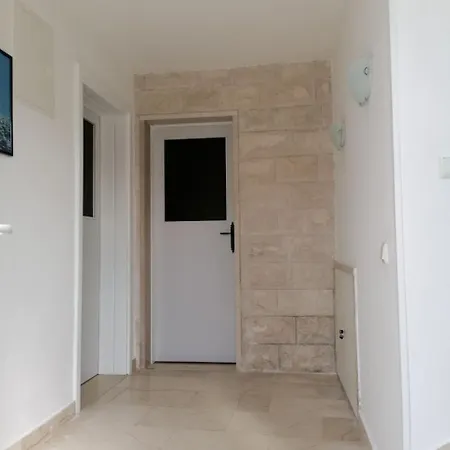 House Jaka 2 * Sumartin